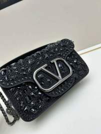 Picture of Valentino Handbags _SKUfw225797510fw